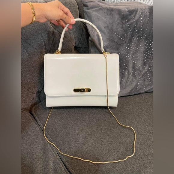 Go Away Sale - last day 👜VALENTINO GARAVANI VINTAGE -💯authentic no to offer - Picture 4 of 11